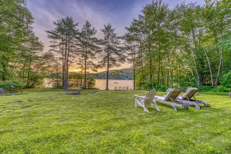 11 Squamasee Road Holderness NH 03245