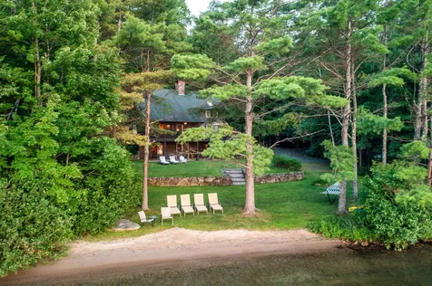 11 Squamasee Road Holderness NH 03245