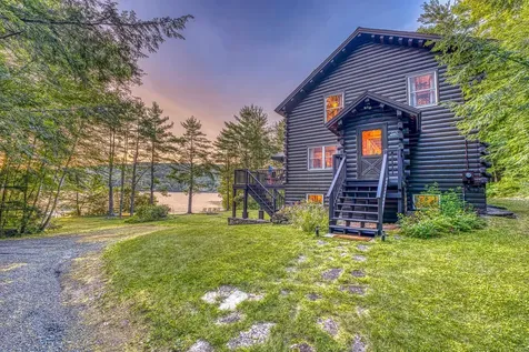 11 Squamasee Road Holderness NH 03245