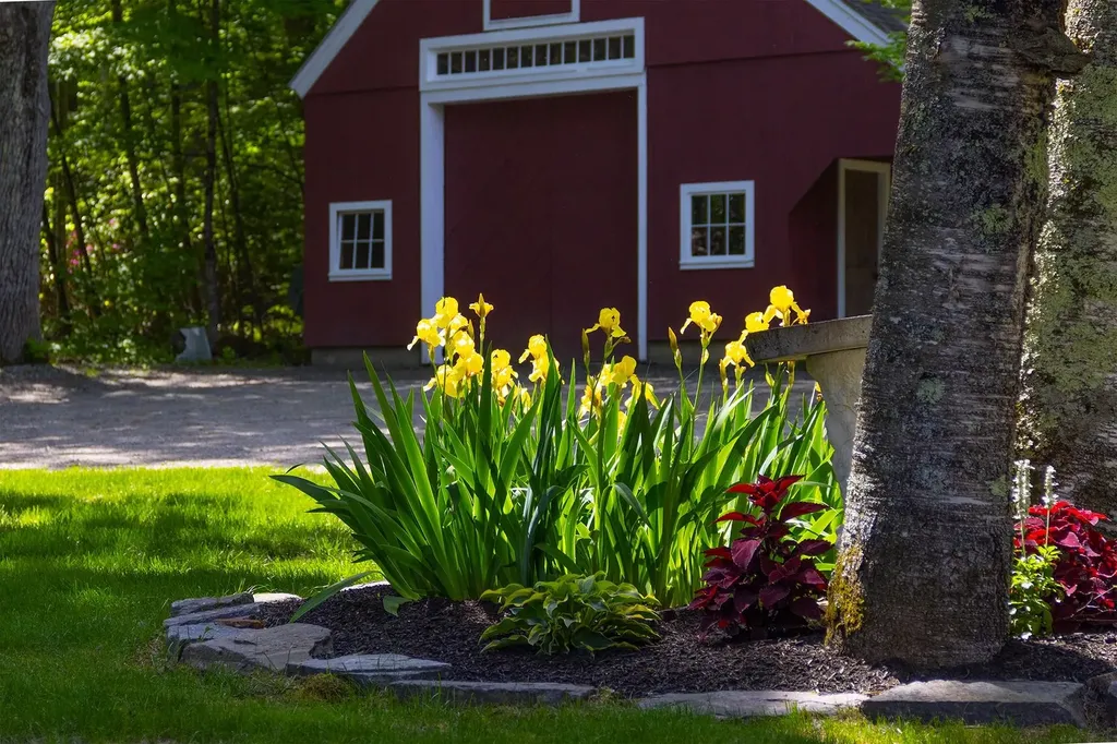 385 Irish Hill Road Hopkinton NH 03229