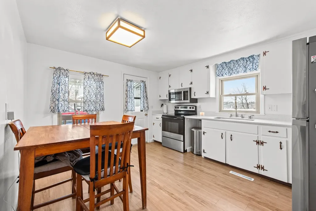 93 1/2 Chandler Street Nashua NH 03064
