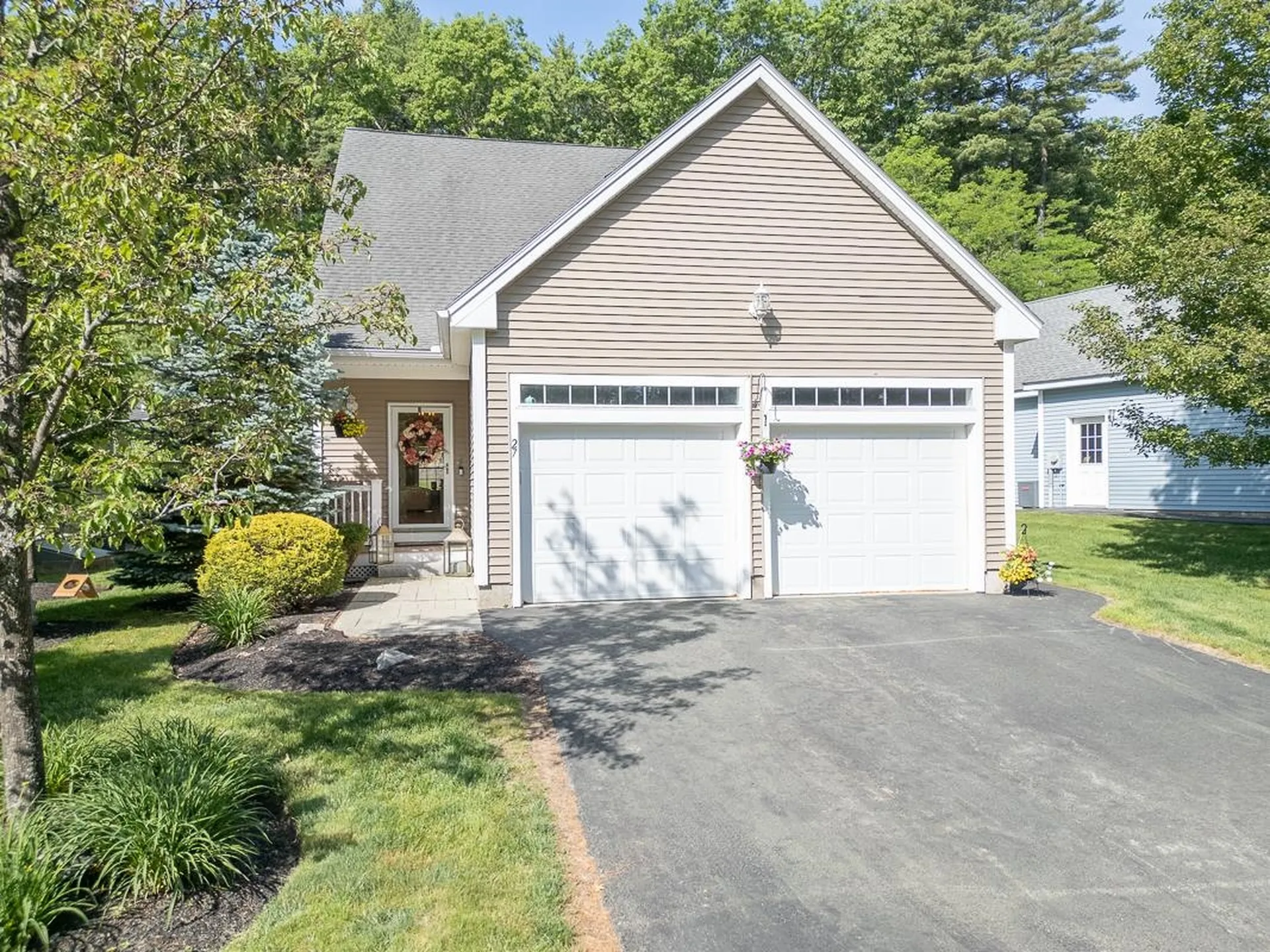 27 Hollow Ridge Drive Nashua NH 03062
