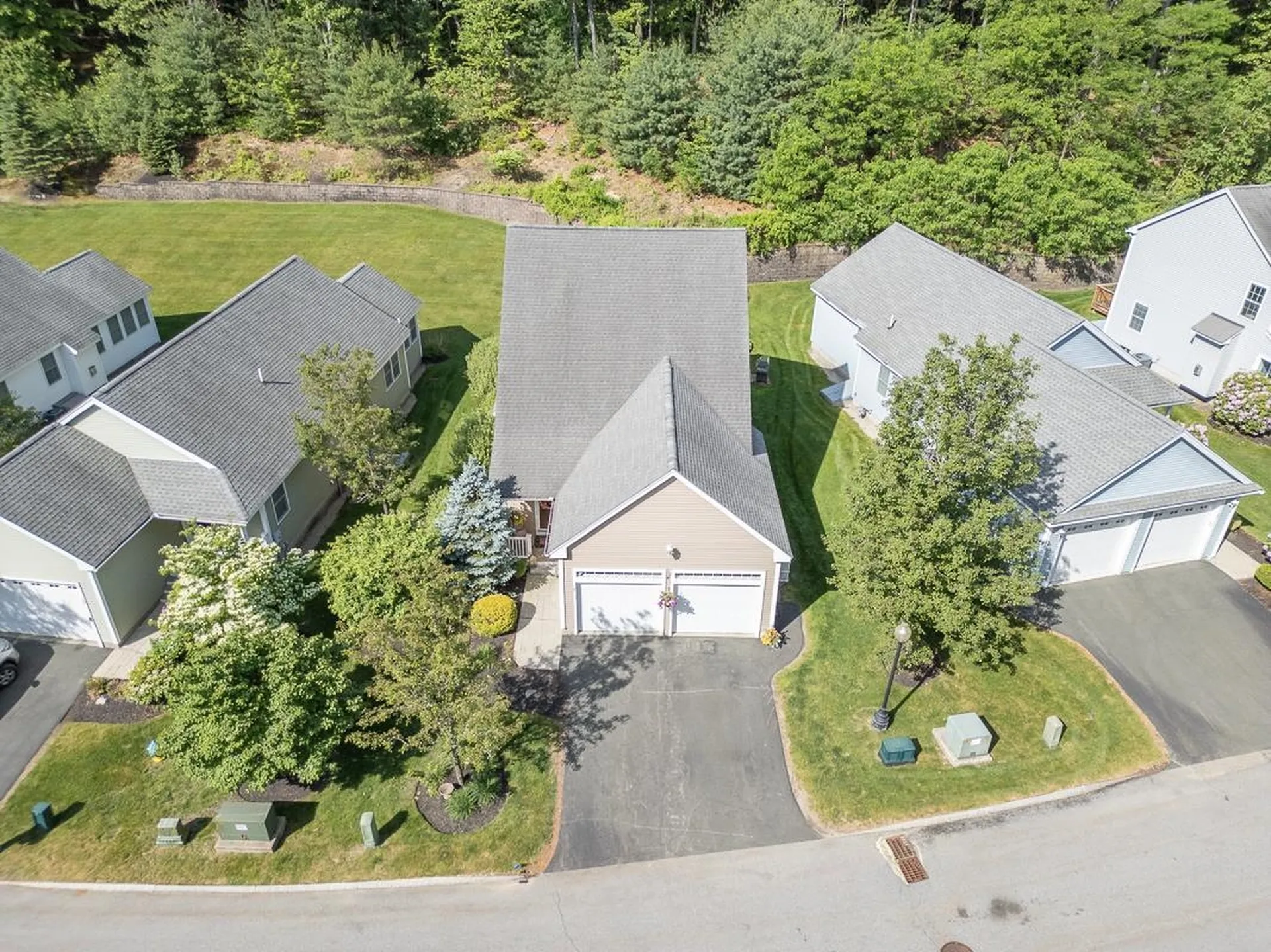 27 Hollow Ridge Drive Nashua NH 03062