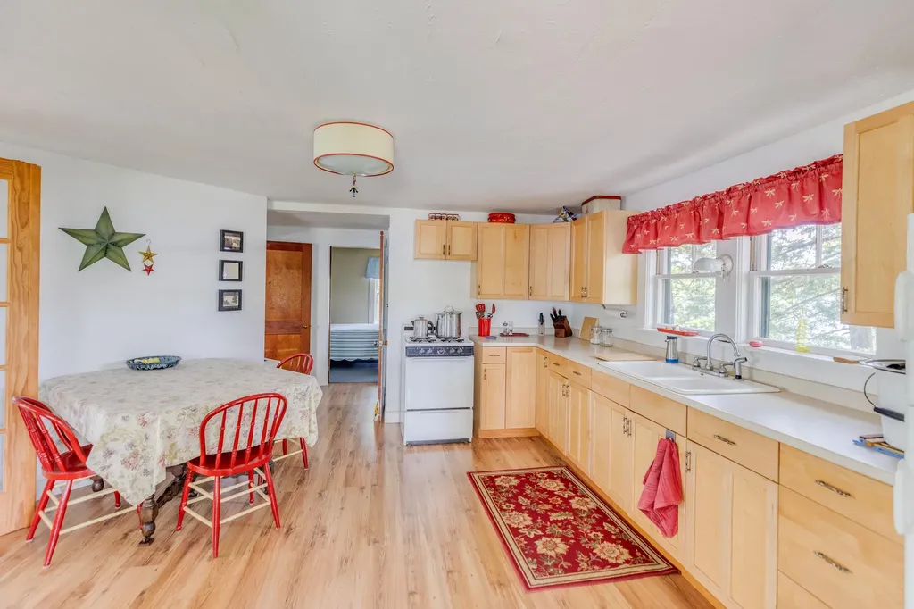 28 Potato Island Holderness NH 03245