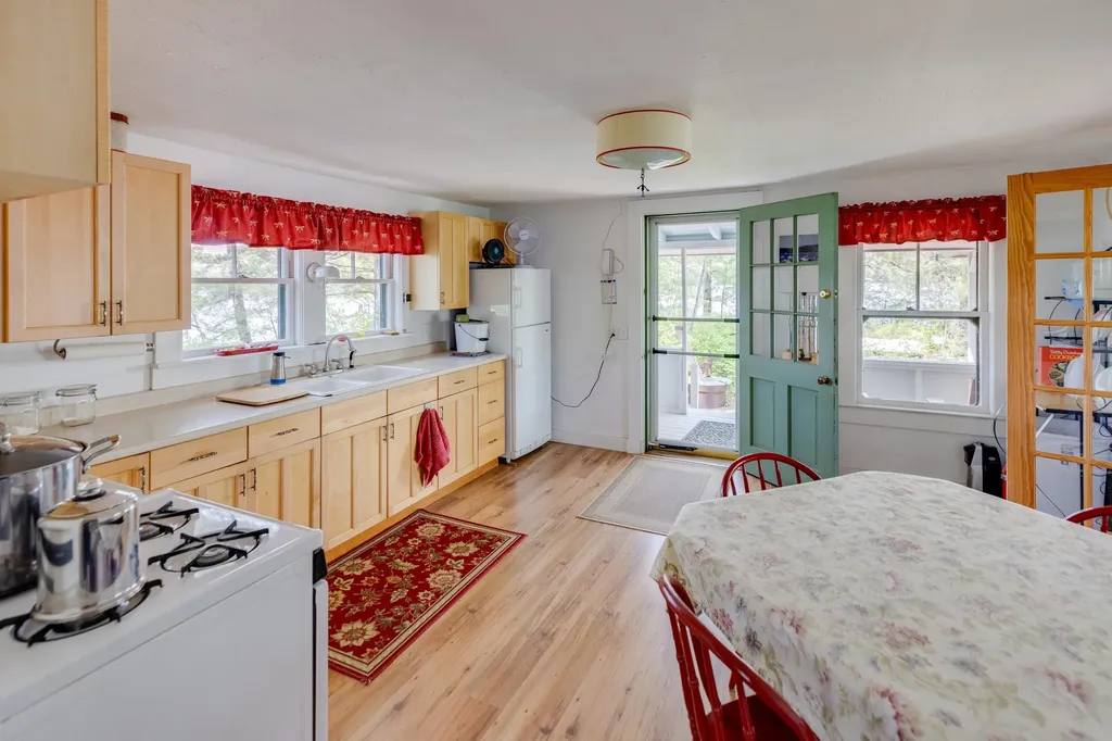 28 Potato Island Holderness NH 03245