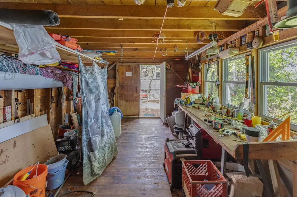 28 Potato Island Holderness NH 03245