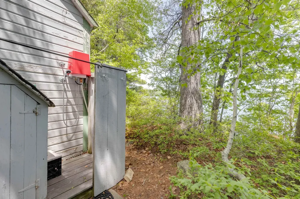 28 Potato Island Holderness NH 03245