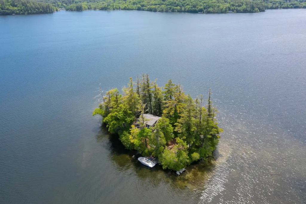 28 Potato Island Holderness NH 03245