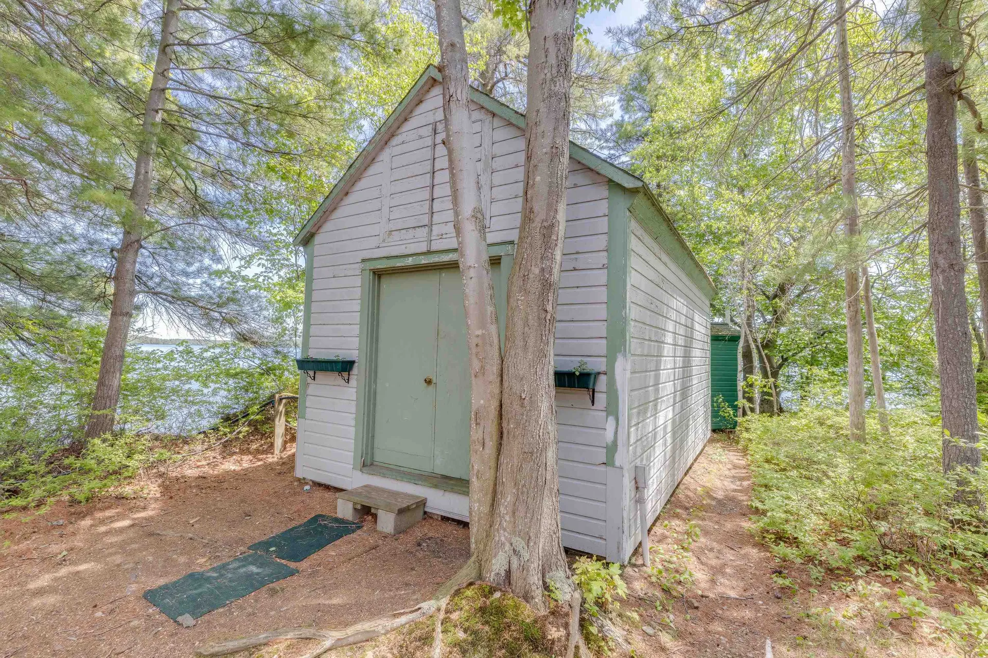 28 Potato Island Holderness NH 03245