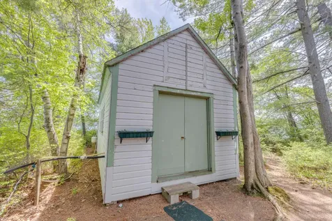 28 Potato Island Holderness NH 03245