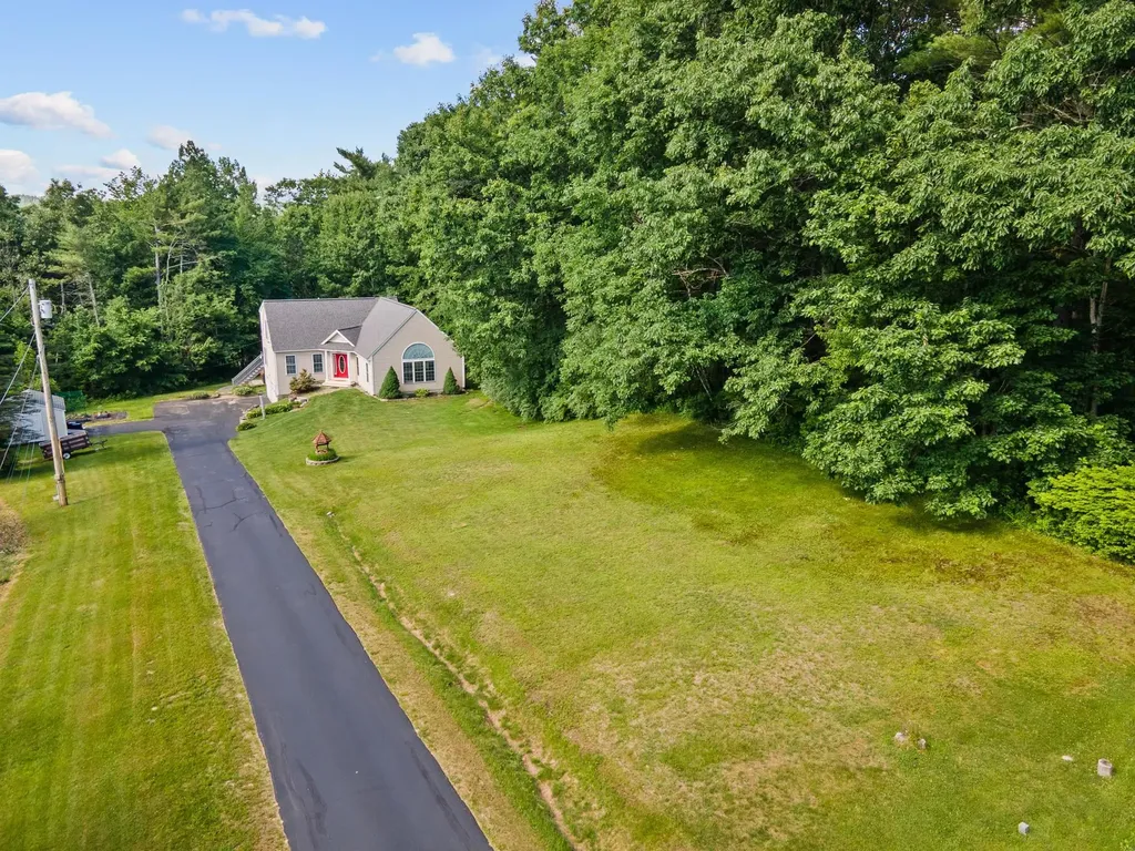31 Merrill Road Goffstown NH 03045