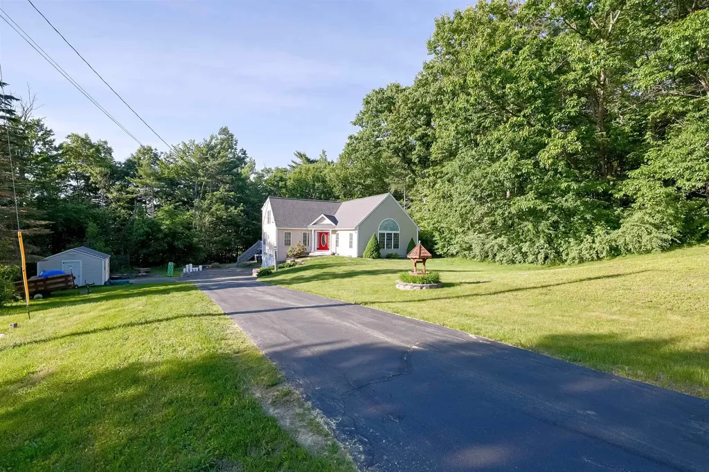 31 Merrill Road Goffstown NH 03045