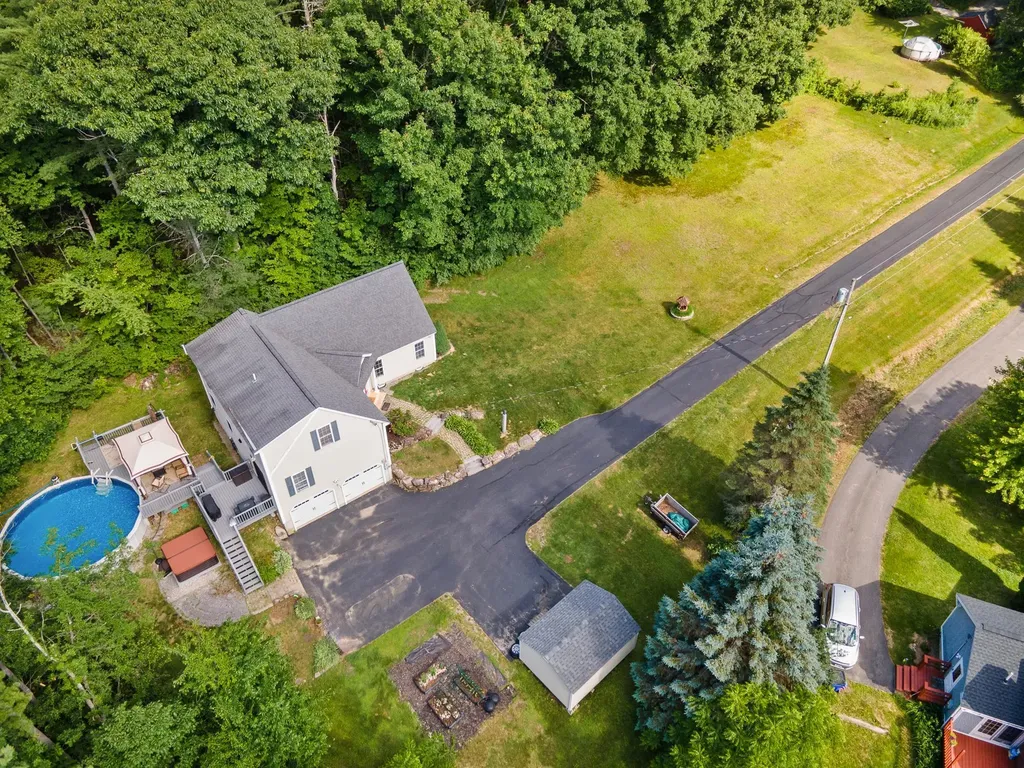 31 Merrill Road Goffstown NH 03045