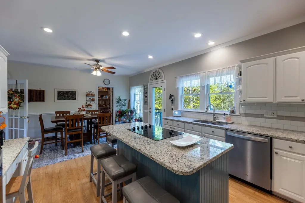 10 King Road Hanover NH 03750