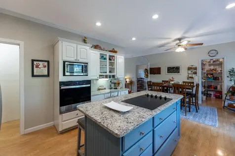 10 King Road Hanover NH 03750