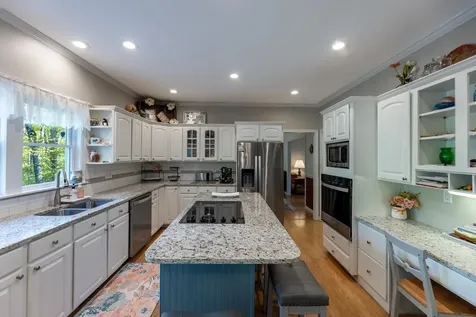 10 King Road Hanover NH 03750