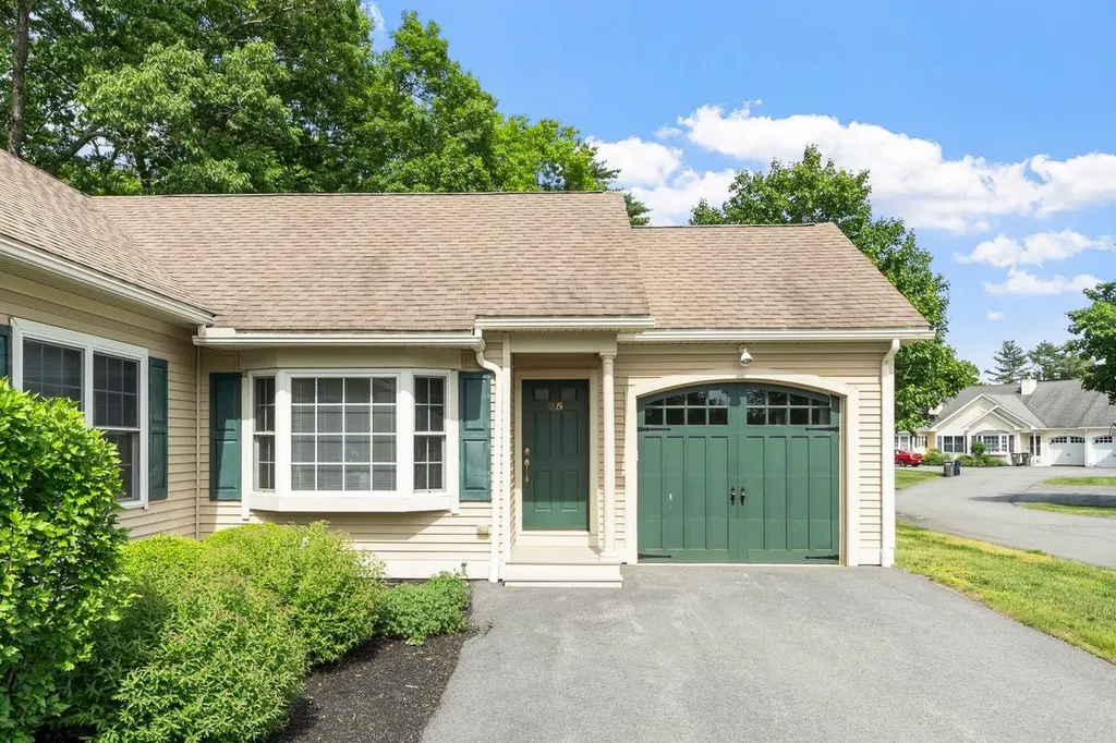 25 Flagstone Way Windham NH 03087