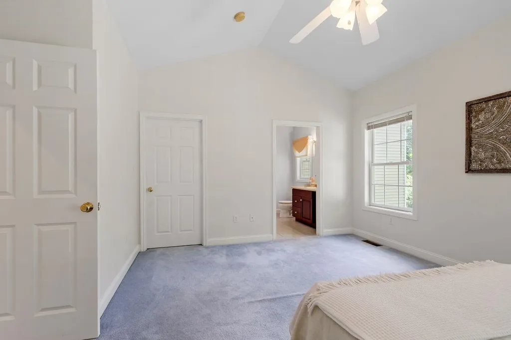 25 Flagstone Way Windham NH 03087