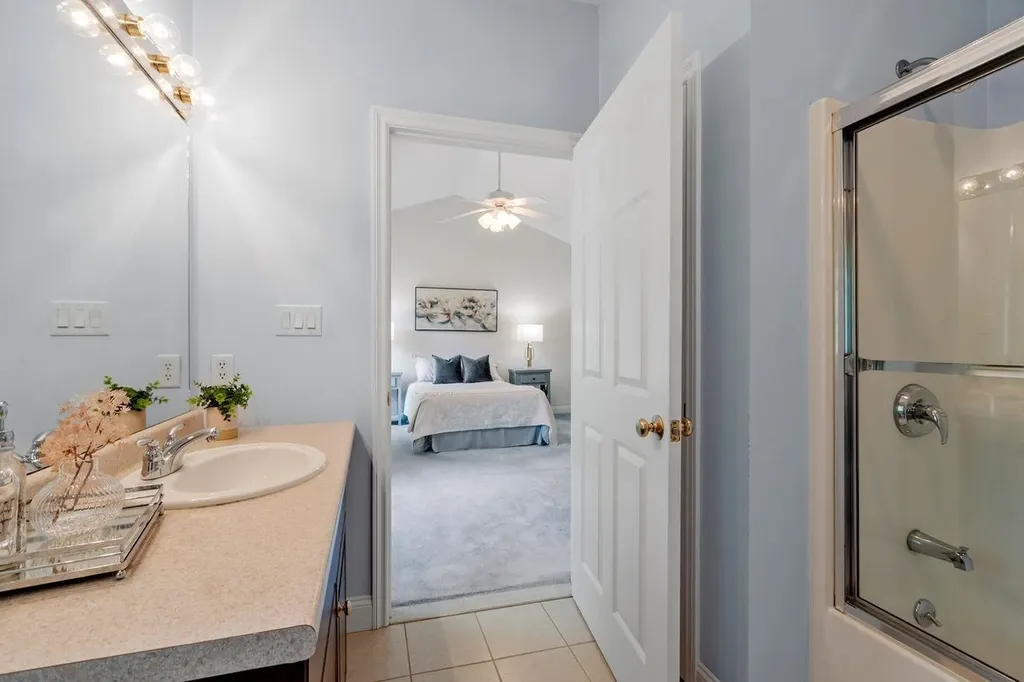 25 Flagstone Way Windham NH 03087