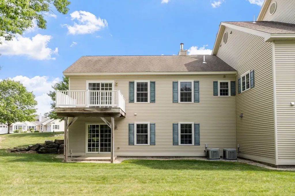 25 Flagstone Way Windham NH 03087