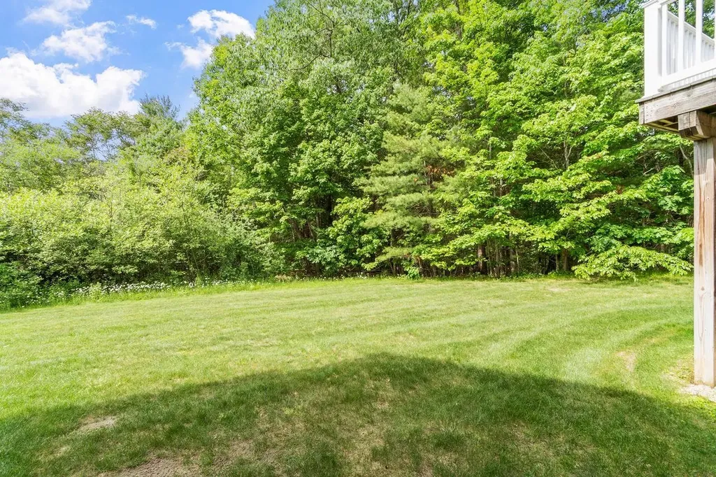25 Flagstone Way Windham NH 03087
