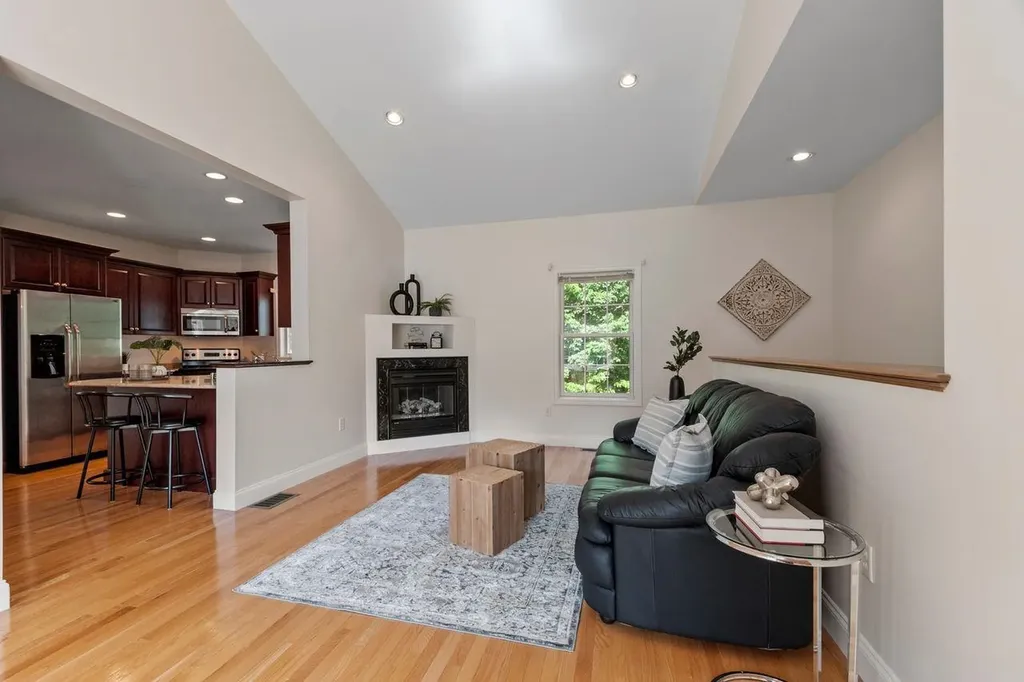 25 Flagstone Way Windham NH 03087