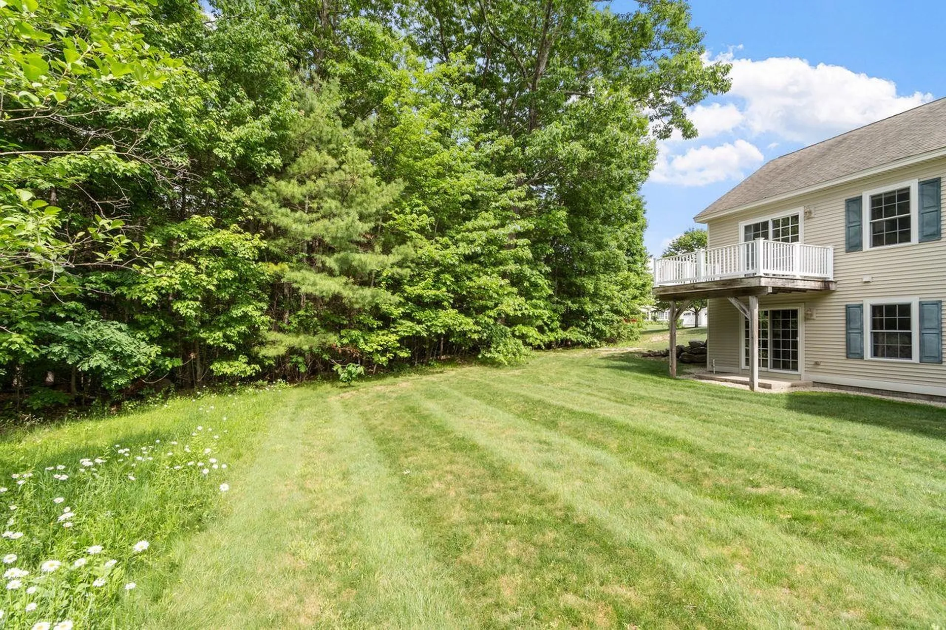 25 Flagstone Way Windham NH 03087