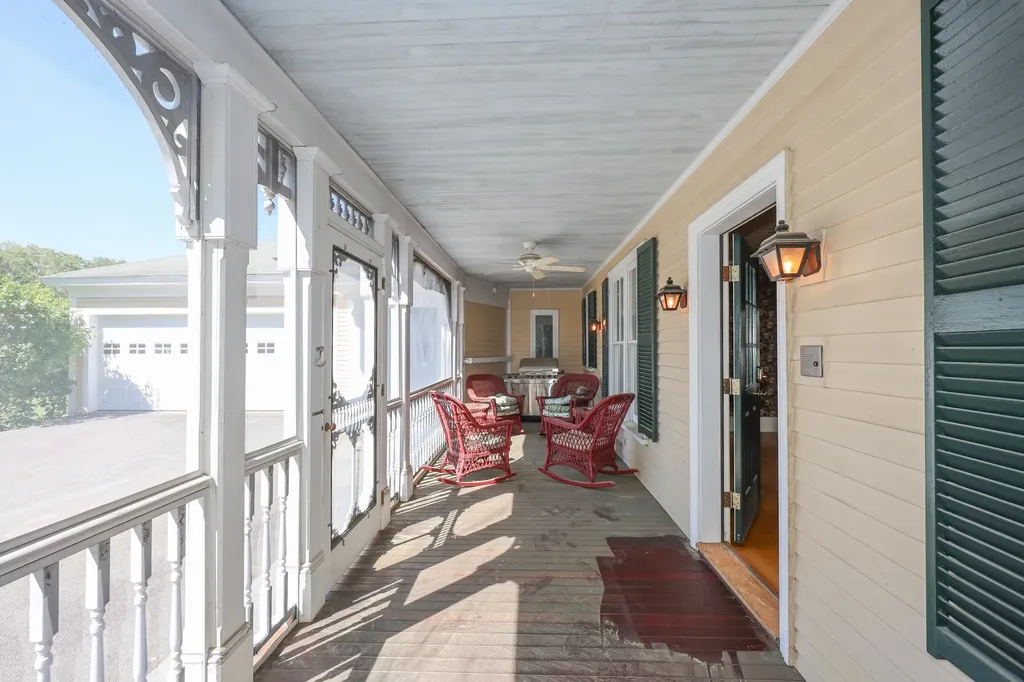 34 Post Road North Hampton NH 03862