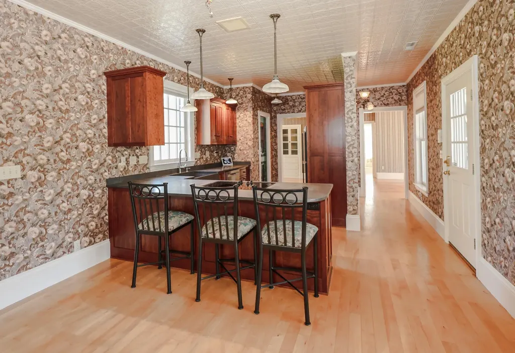 34 Post Road North Hampton NH 03862