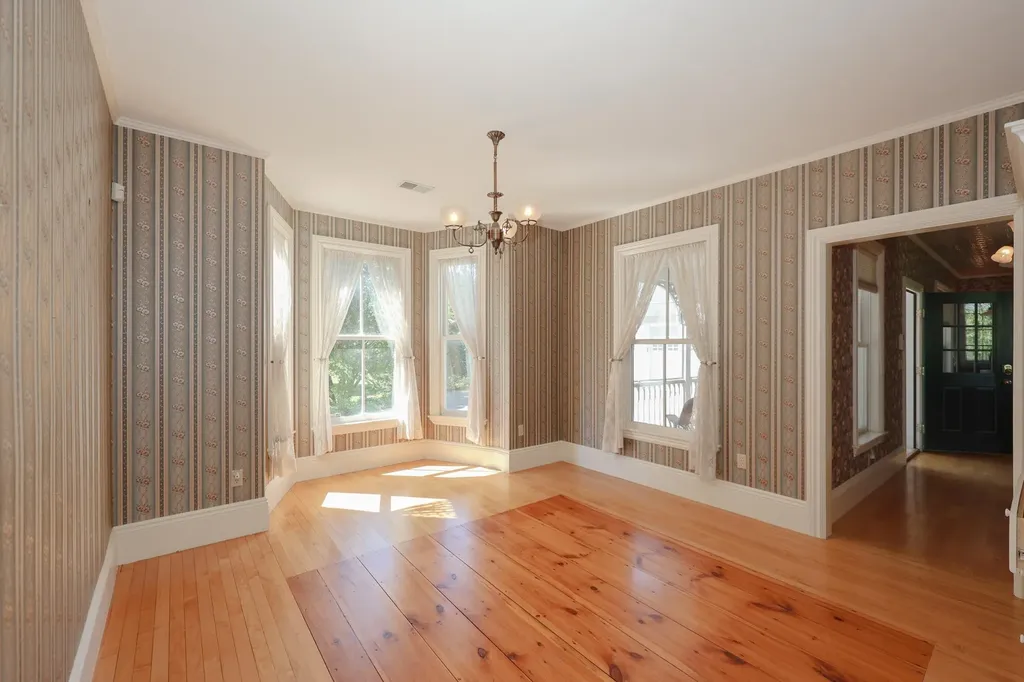 34 Post Road North Hampton NH 03862