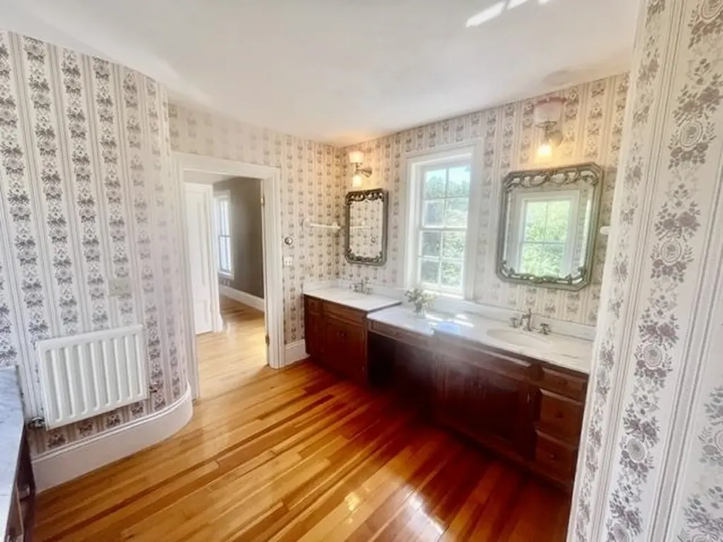 34 Post Road North Hampton NH 03862