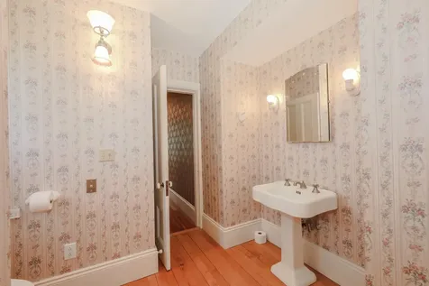 34 Post Road North Hampton NH 03862