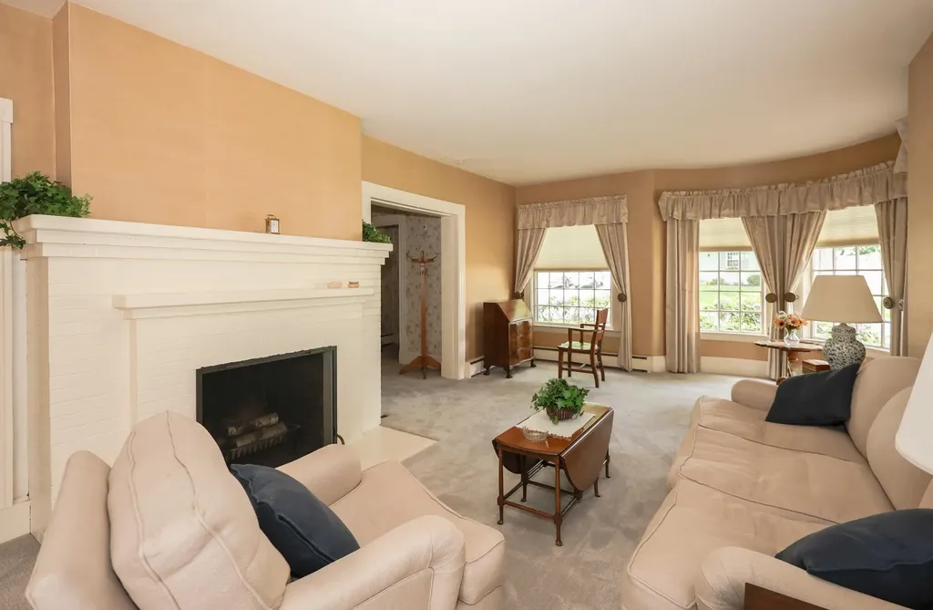 27 Eastman Street Nashua NH 03060