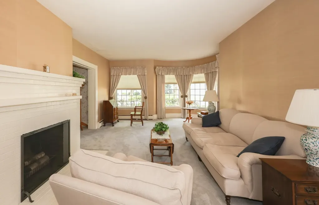 27 Eastman Street Nashua NH 03060