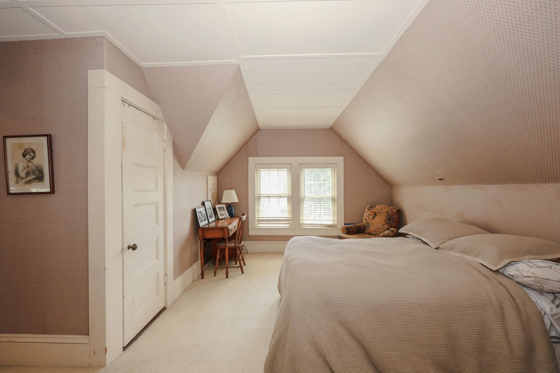 27 Eastman Street Nashua NH 03060