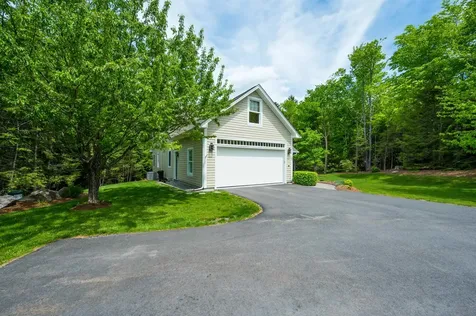 21 Conifer Lane New London NH 03257