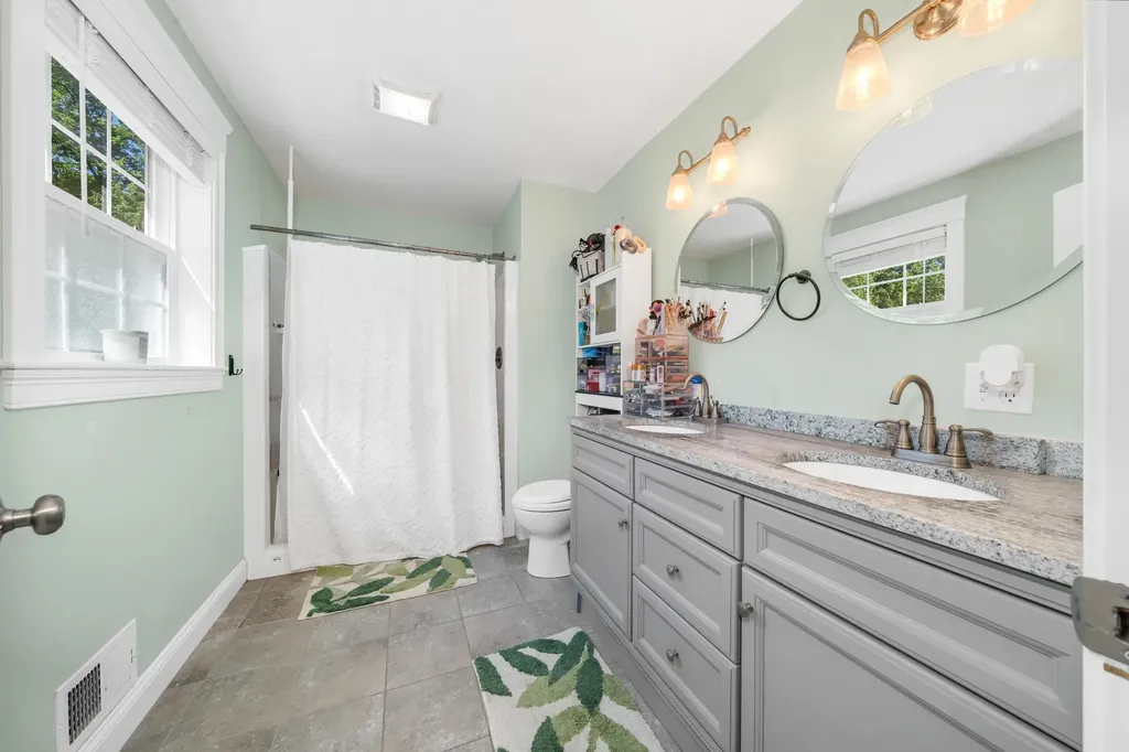 130 Concord Road Lee NH 03861