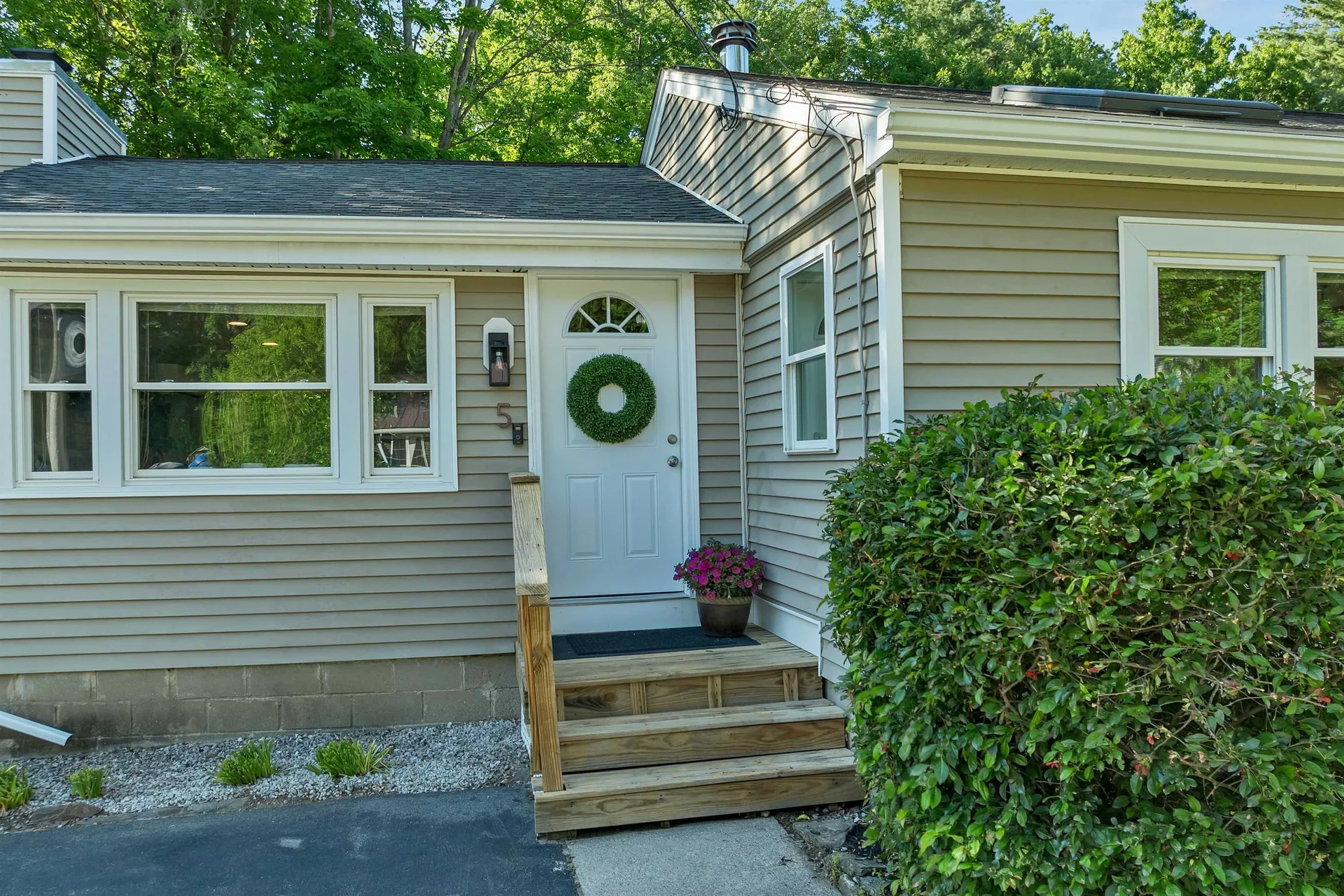 5 Frenette Drive Hudson NH 03051