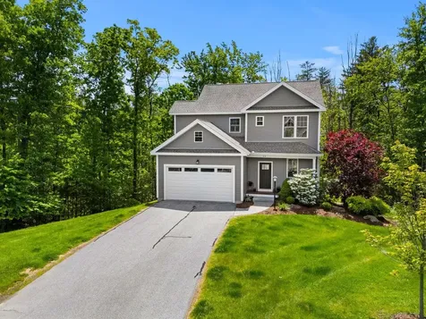 66 Redwood Way Manchester NH 03102
