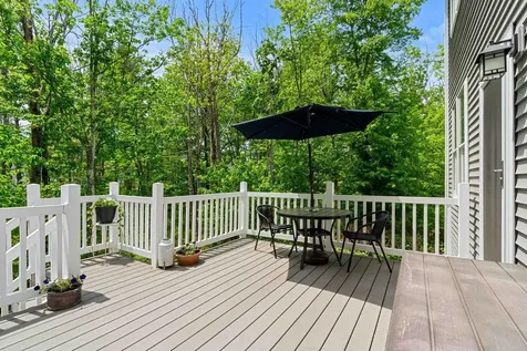 66 Redwood Way Manchester NH 03102