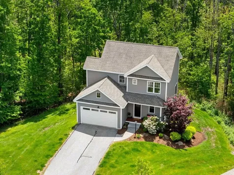 66 Redwood Way Manchester NH 03102