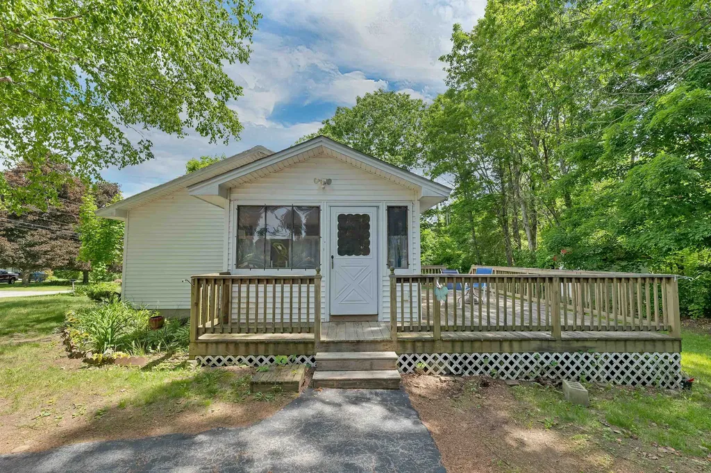 12 Cameron Drive Farmington NH 03835