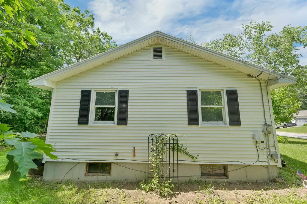 12 Cameron Drive Farmington NH 03835