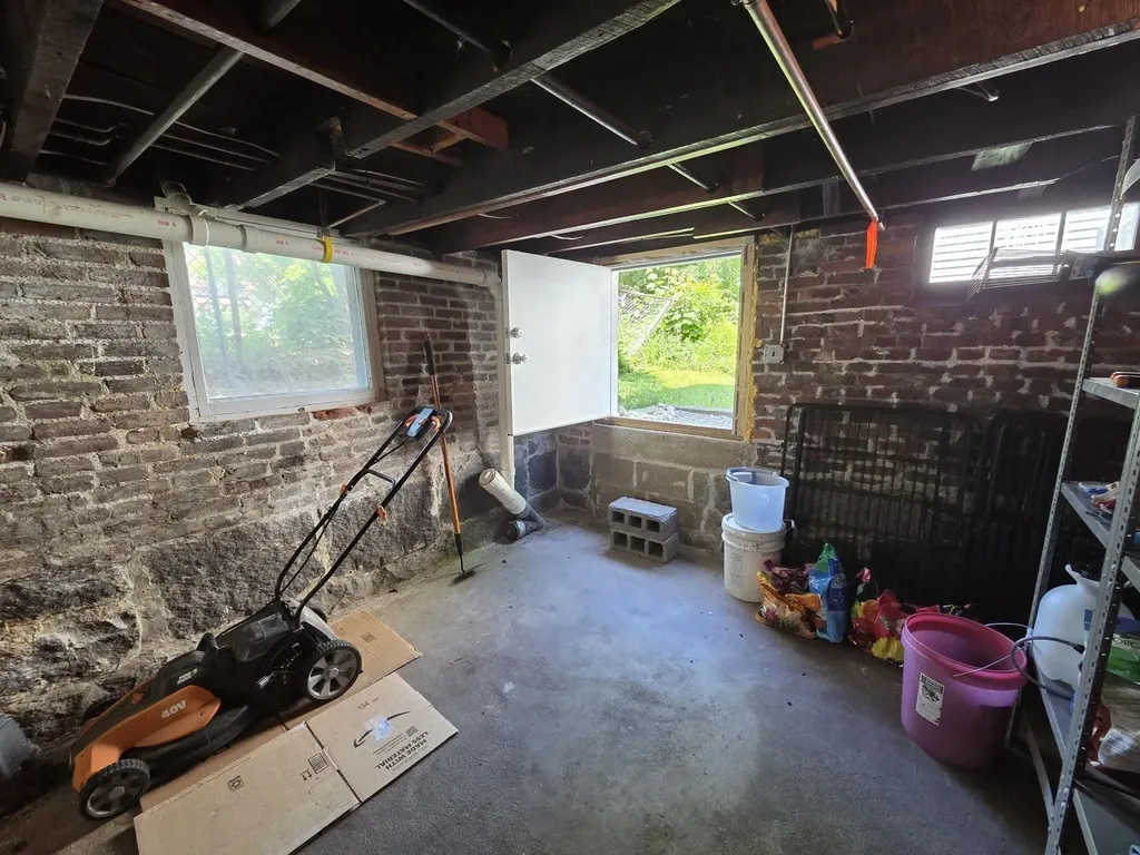 5 1/2 Lyndon Street Concord NH 03301