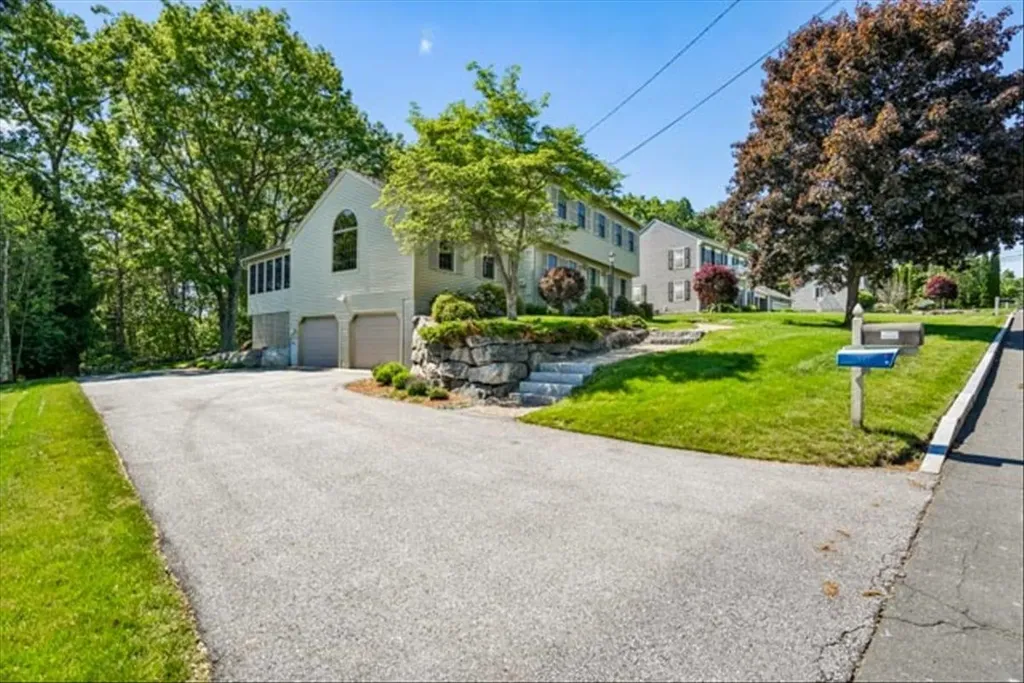 153 Fleming Street Manchester NH 03104