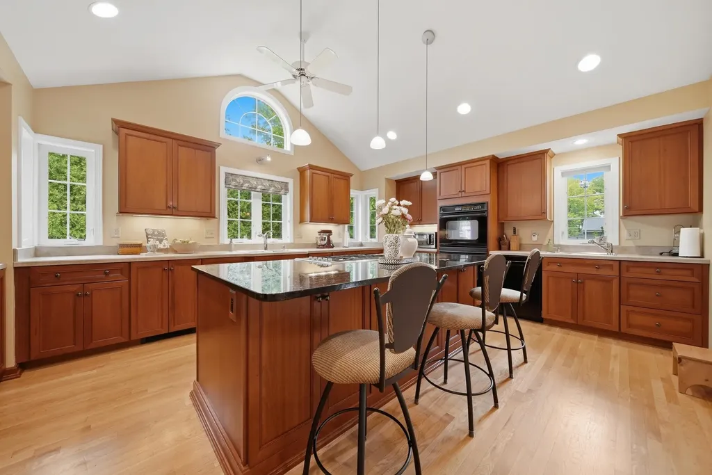 41 Nottingham Drive Nashua NH 03062