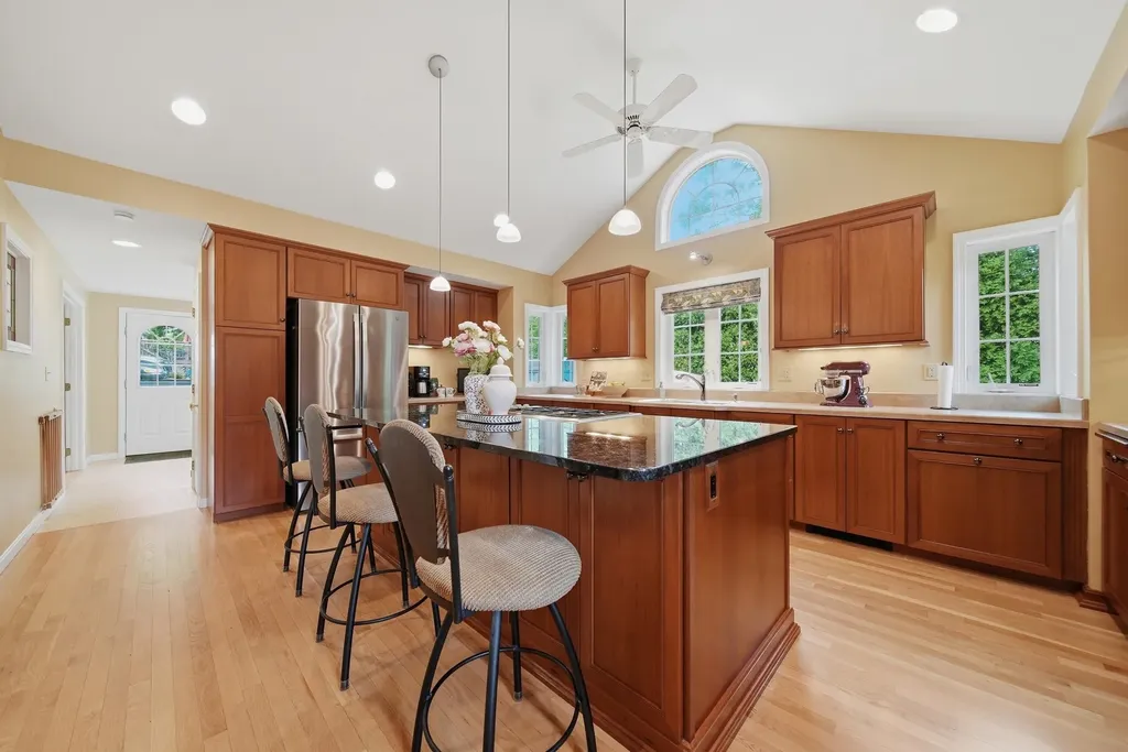 41 Nottingham Drive Nashua NH 03062