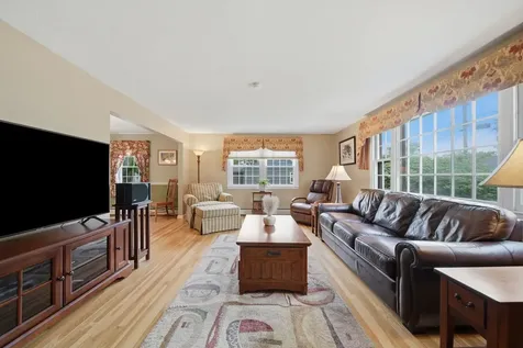 41 Nottingham Drive Nashua NH 03062