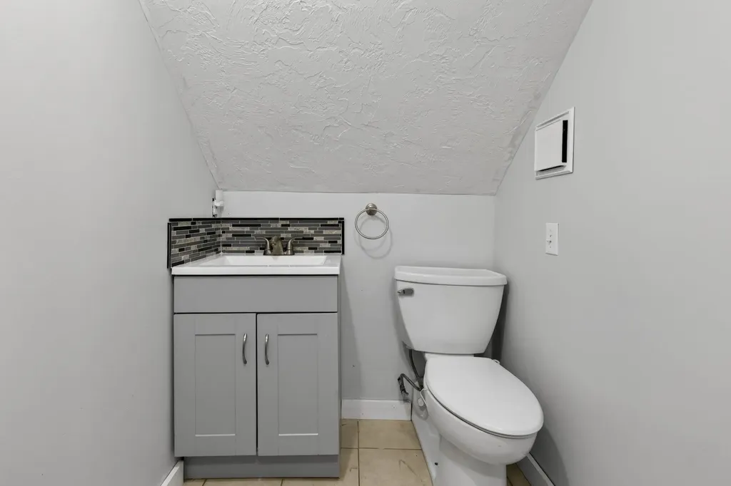 20 Sunrise Place Hillsborough NH 03244