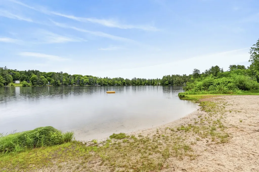 20 Sunrise Place Hillsborough NH 03244